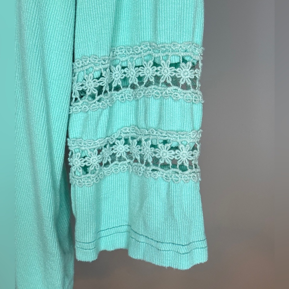 POL Women's Aqua Lace Accent Long Sleeve Top - Picture 4 of 4